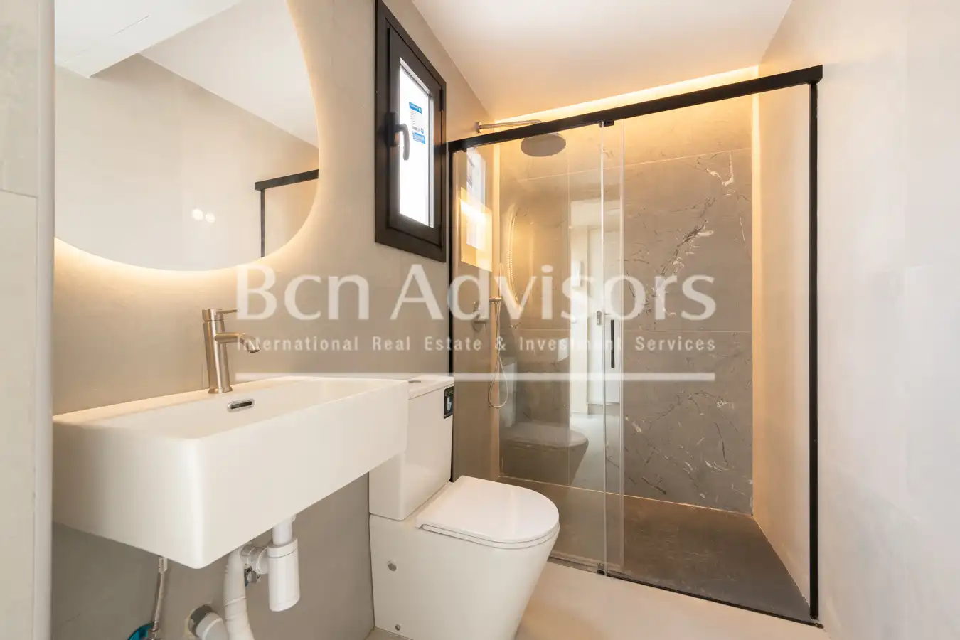 Bathroom of Flat for sale in Barcelona  with Air Conditioner, Heating and Parquet flooring