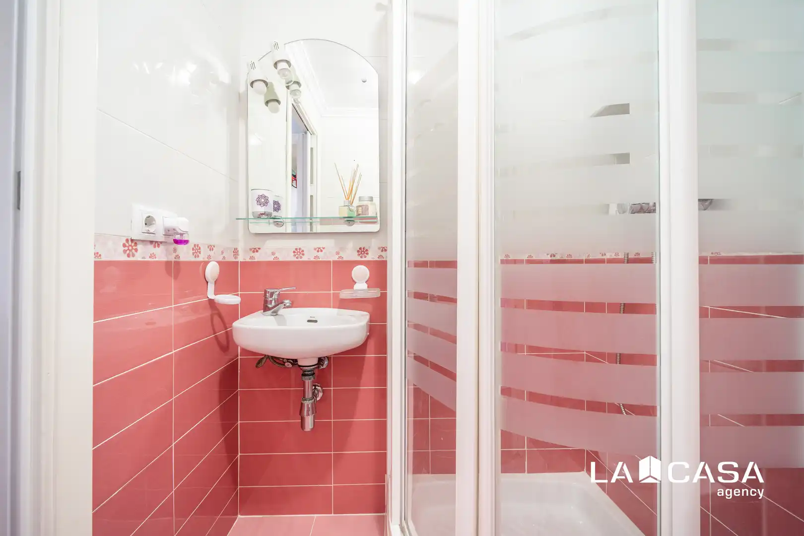 Baño de Piso en venta en Dos Hermanas con Aire acondicionado, Trastero y Piscina