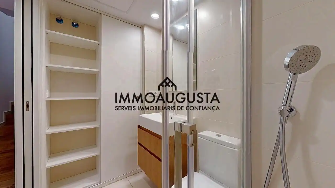 Dormitori de Dúplex de lloguer en Barcelona amb Aire condicionat, Calefacció i Parquet