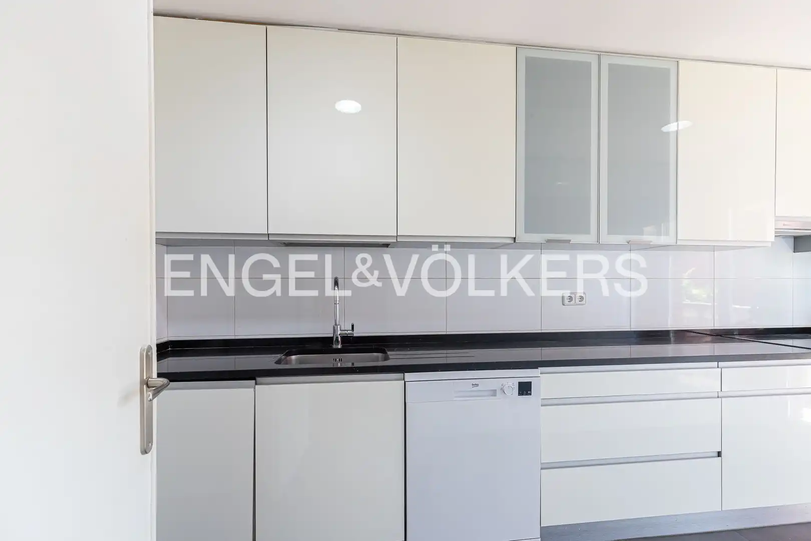 Kitchen of Flat for rent in Madrid  with Air Conditioner, Heating and Parquet flooring