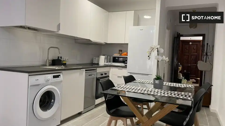 Kitchen of Flat for share in Málaga  with Air Conditioner, Terrace and Furnished