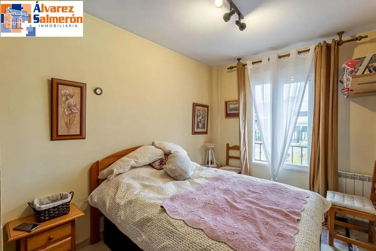 Bedroom of Houses for sale in Huétor Vega  with Air Conditioner, Heating and Terrace