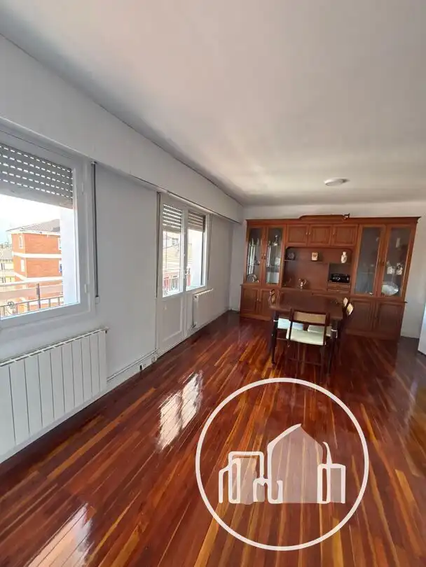 Comedor de Piso en venta en Medina de Pomar con Calefacción