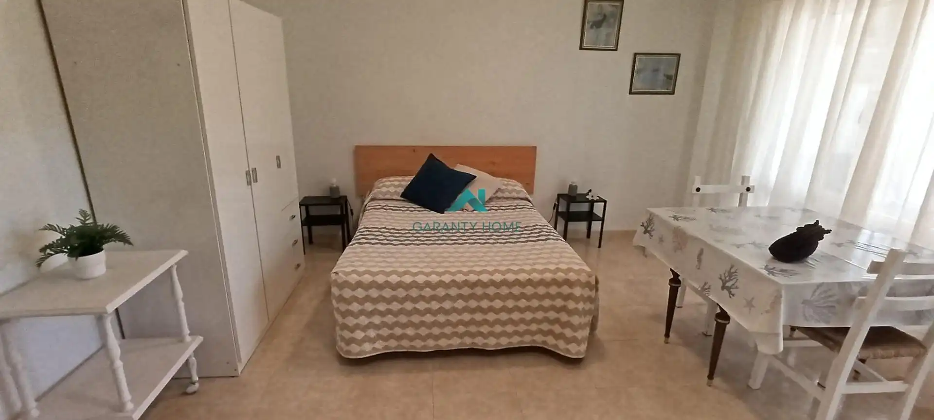 Habitación de Estudio de alquiler en Laredo con Terraza y Amueblado