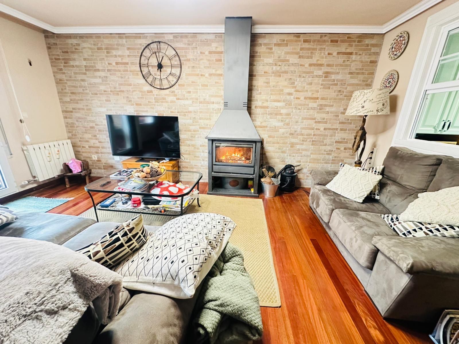 Sala d'estar de Casa adosada en venda en Valladolid Capital amb Aire condicionat, Calefacció i Jardí privat