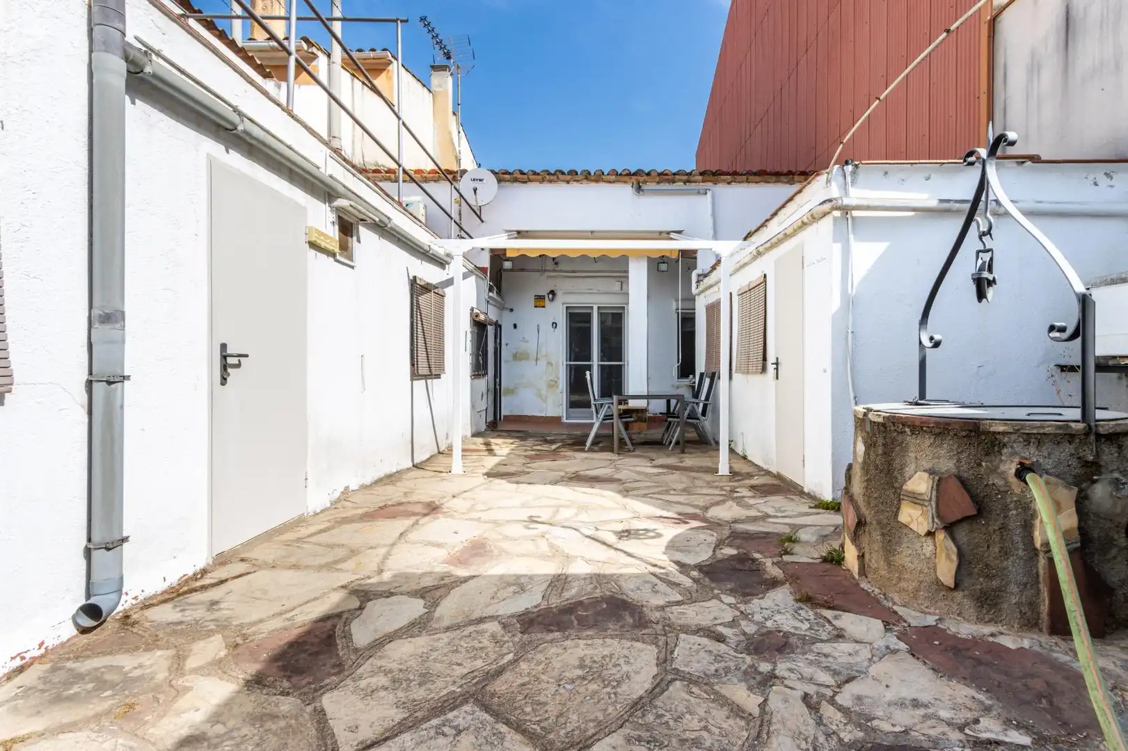 Vista exterior de Casa o xalet en venda en Castellar del Vallès amb Aire condicionat, Calefacció i Jardí privat