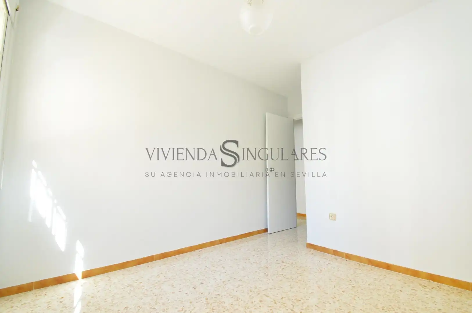 Bedroom of Flat for sale in Sevilla  with Air Conditioner, Private garden and Terrace
