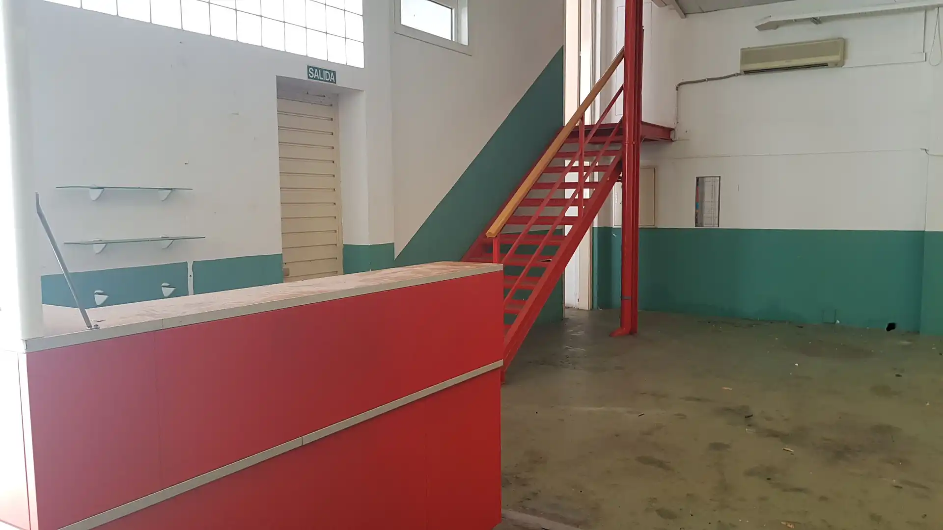 Fabrikhallen zum Verkauf in L'Hospitalet de Llobregat mit Heizung und Alarm