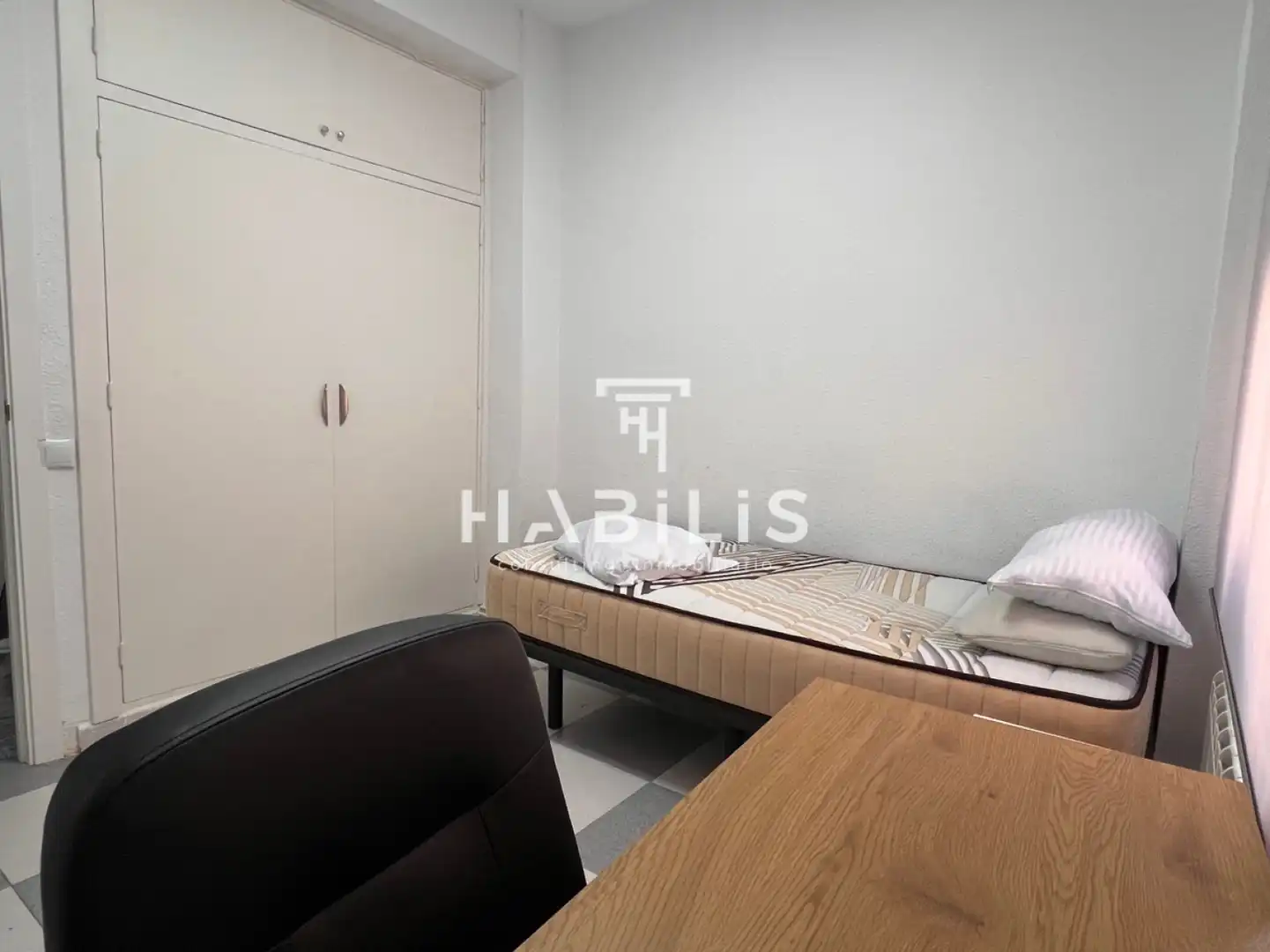 Bedroom of Flat for rent in Toledo  with Air Conditioner, Heating and Furnished