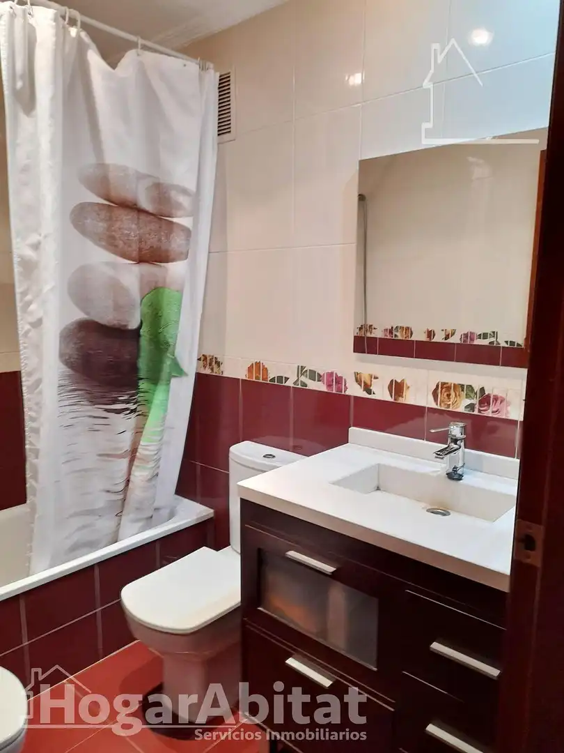 Badezimmer von Wohnung zum Verkauf in Cullera mit Klimaanlage und Balkon