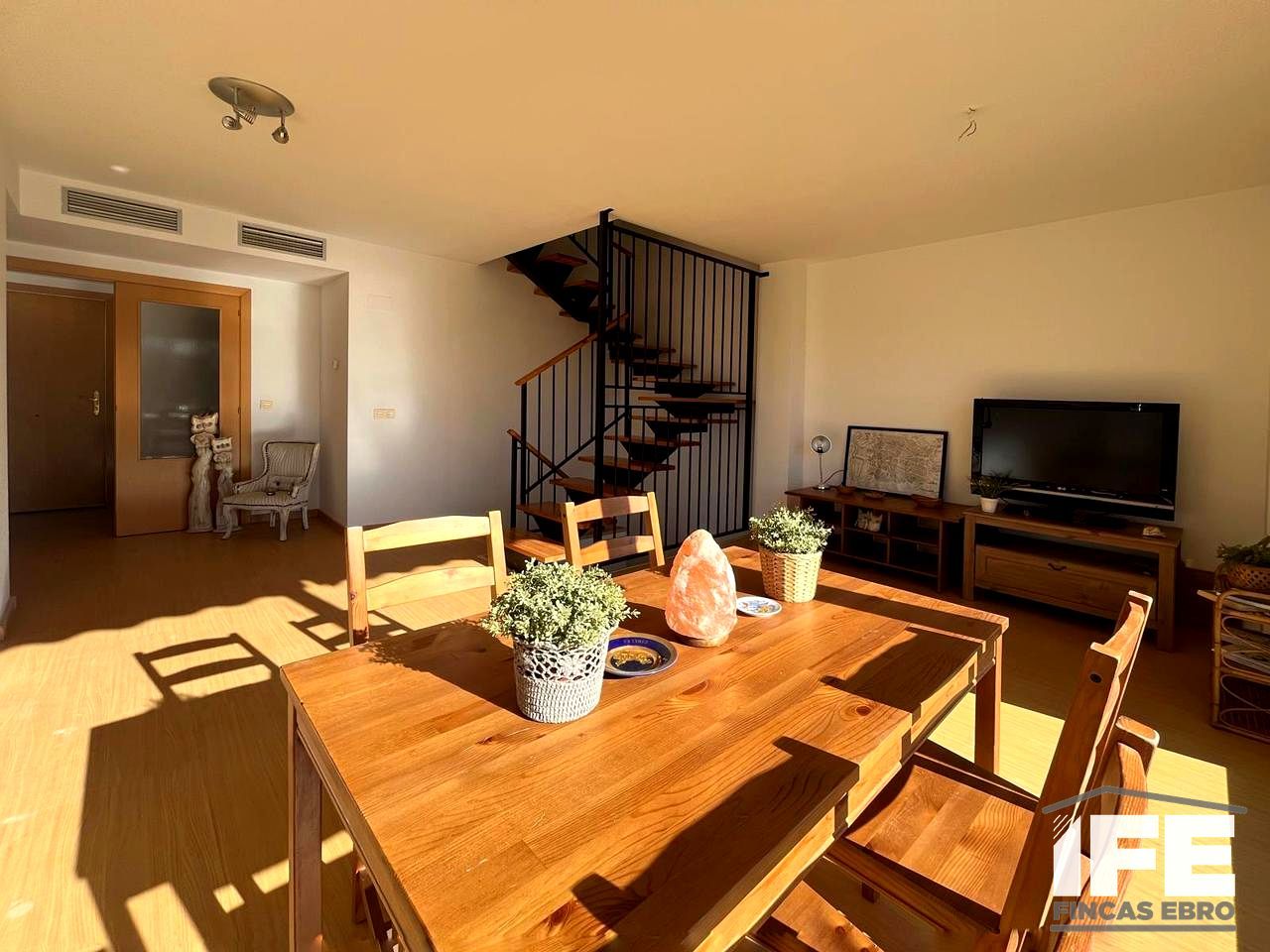 Menjador de Casa adosada en venda en Pinseque amb Calefacció, Jardí privat i Parquet