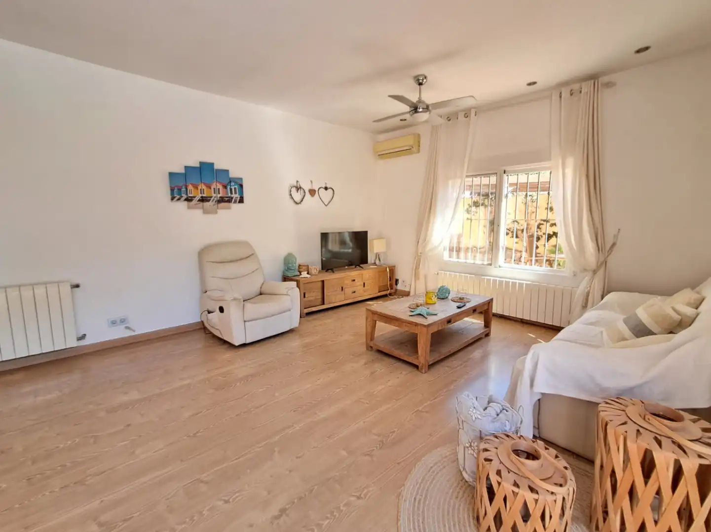 Sala de estar de Casa o chalet de alquiler en L'Alfàs del Pi con Aire acondicionado, Calefacción y Jardín privado