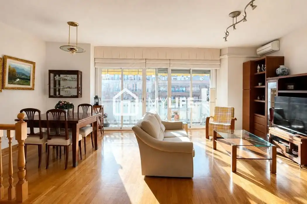 Living room of Attic for sale in Barcelona  with Air Conditioner, Heating and Parquet flooring