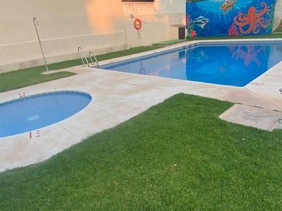 Piscina de Casa adosada en venda en Alameda amb Jardí privat, Terrassa i Piscina comunitària