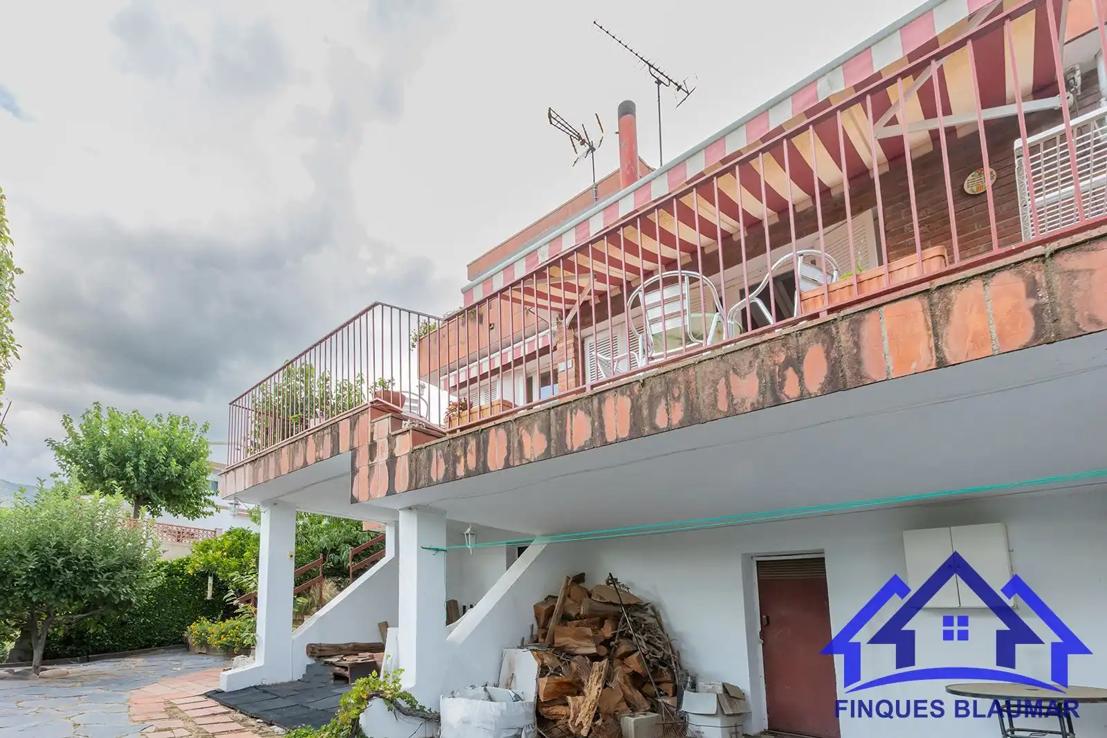Vista exterior de Casa o xalet en venda en Sant Iscle de Vallalta amb Calefacció, Jardí privat i Terrassa