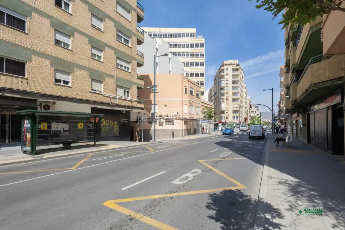 Vista exterior de Piso en venta en Almería