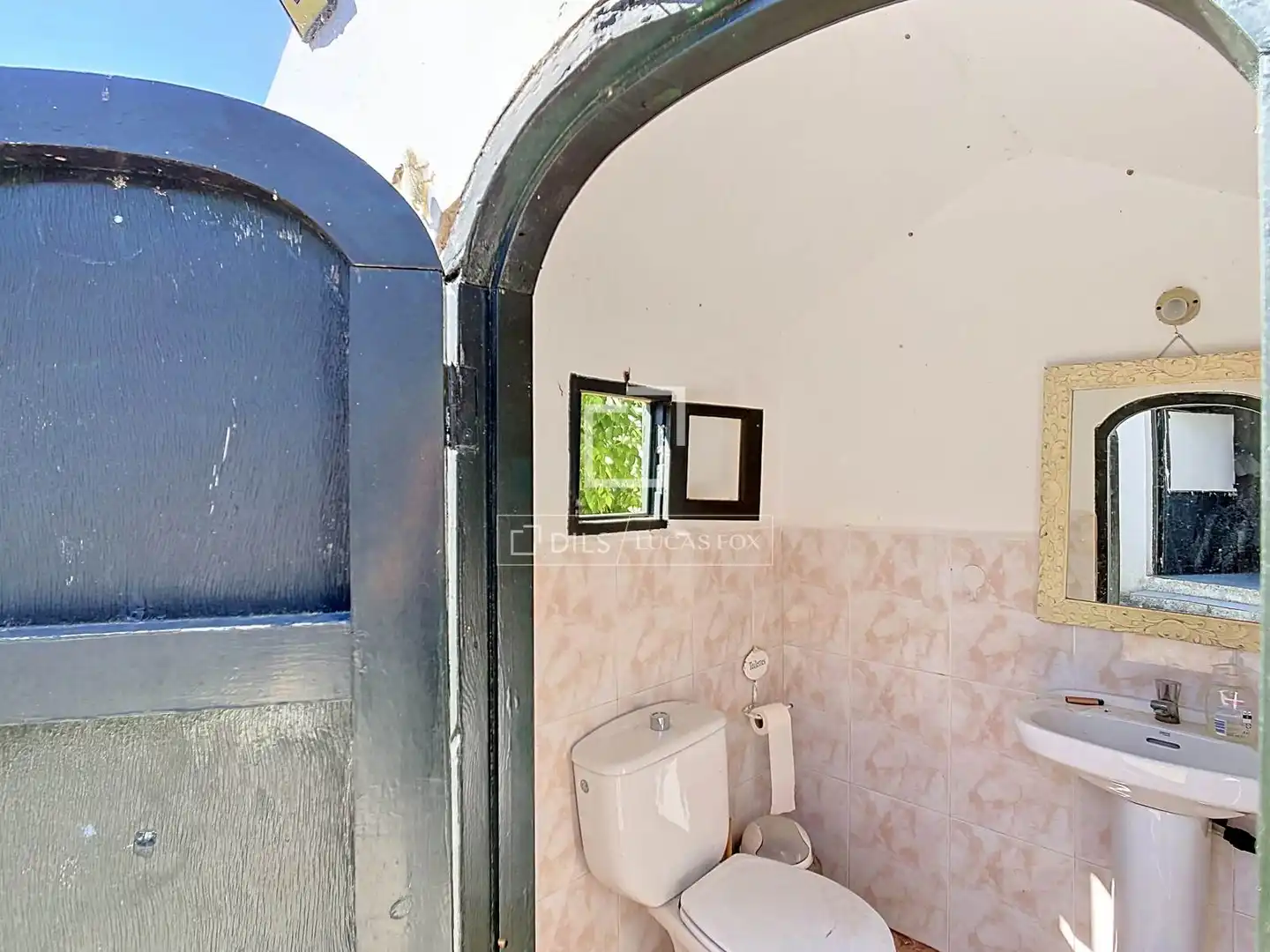 Bany de Finca rústica en venda en Ciutadella de Menorca amb Aire condicionat, Jardí privat i Terrassa