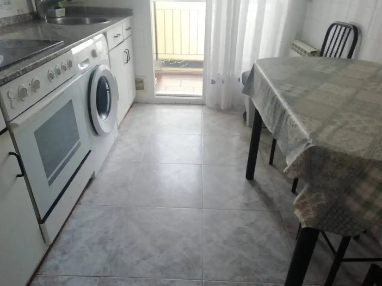 Cuina de Pis en venda en  Logroño amb Calefacció, Terrassa i Moblat