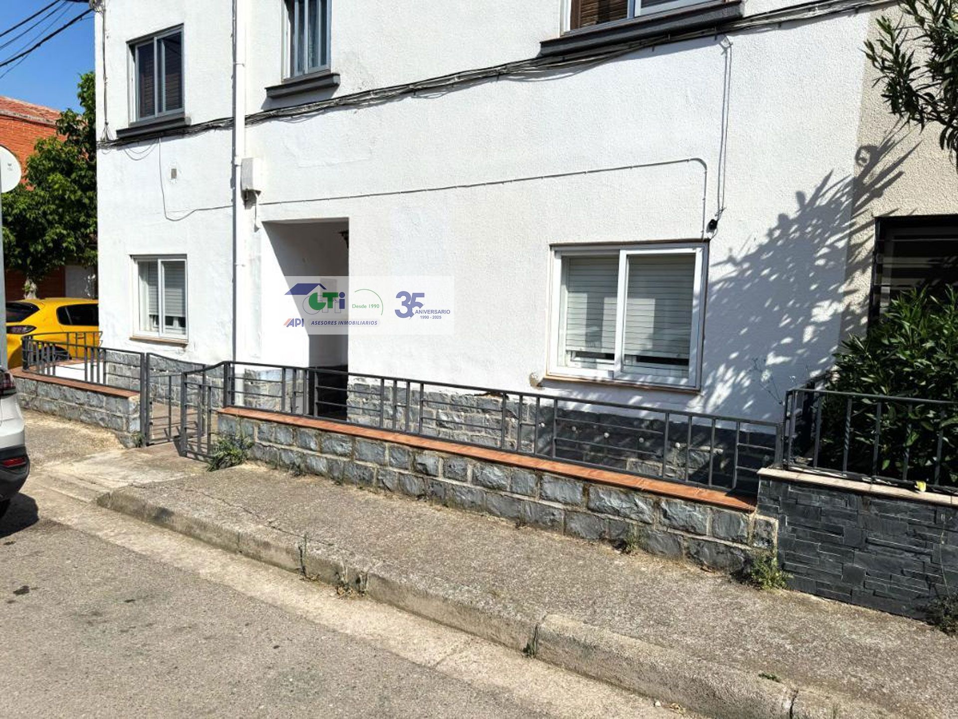 Vista exterior de Pis en venda en La Almunia de Doña Godina 