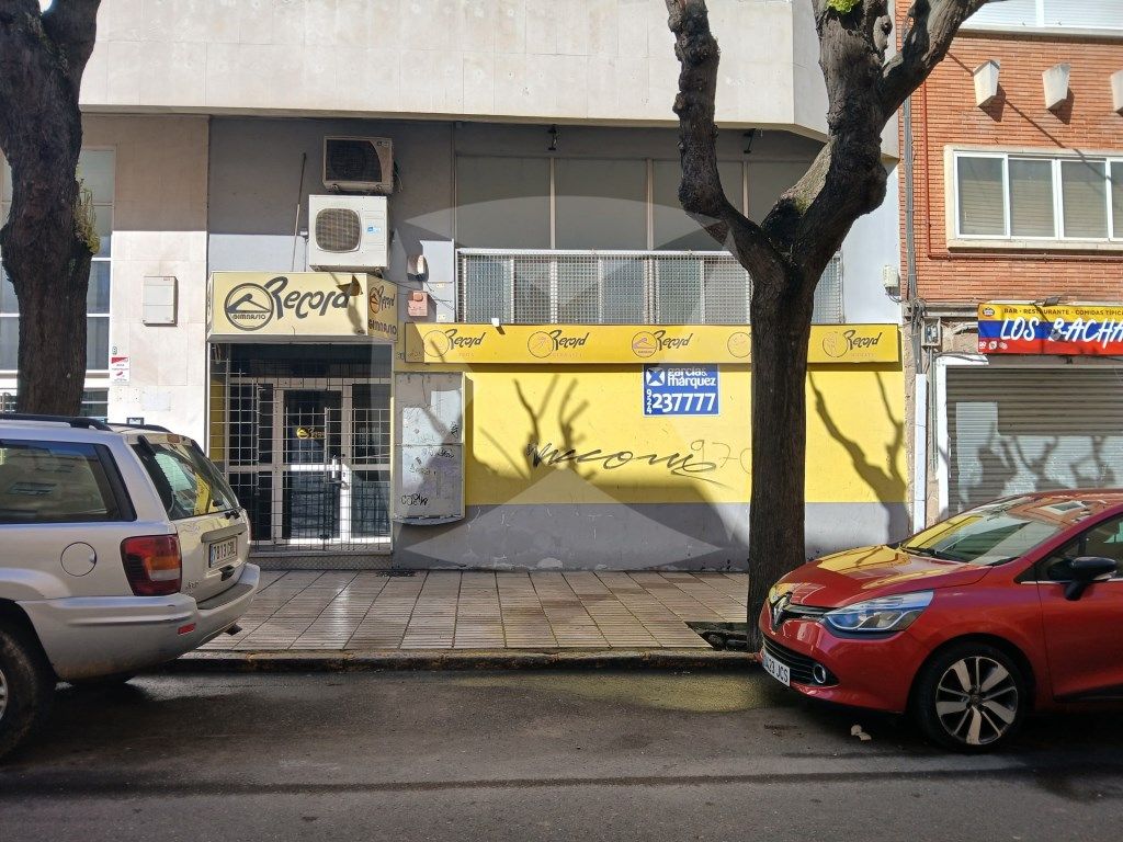 Local de alquiler en Calle Antonio Montero Moreno, Pardaleras