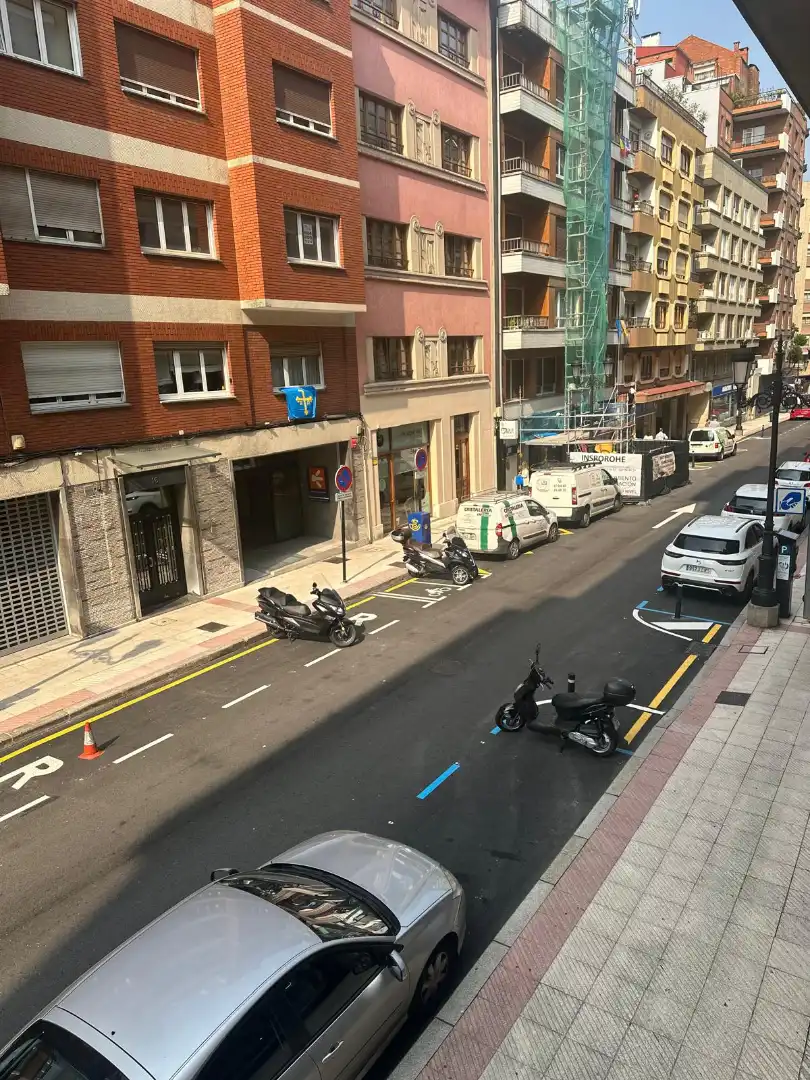 Vista exterior de Pis en venda en Oviedo  amb Calefacció i Internet
