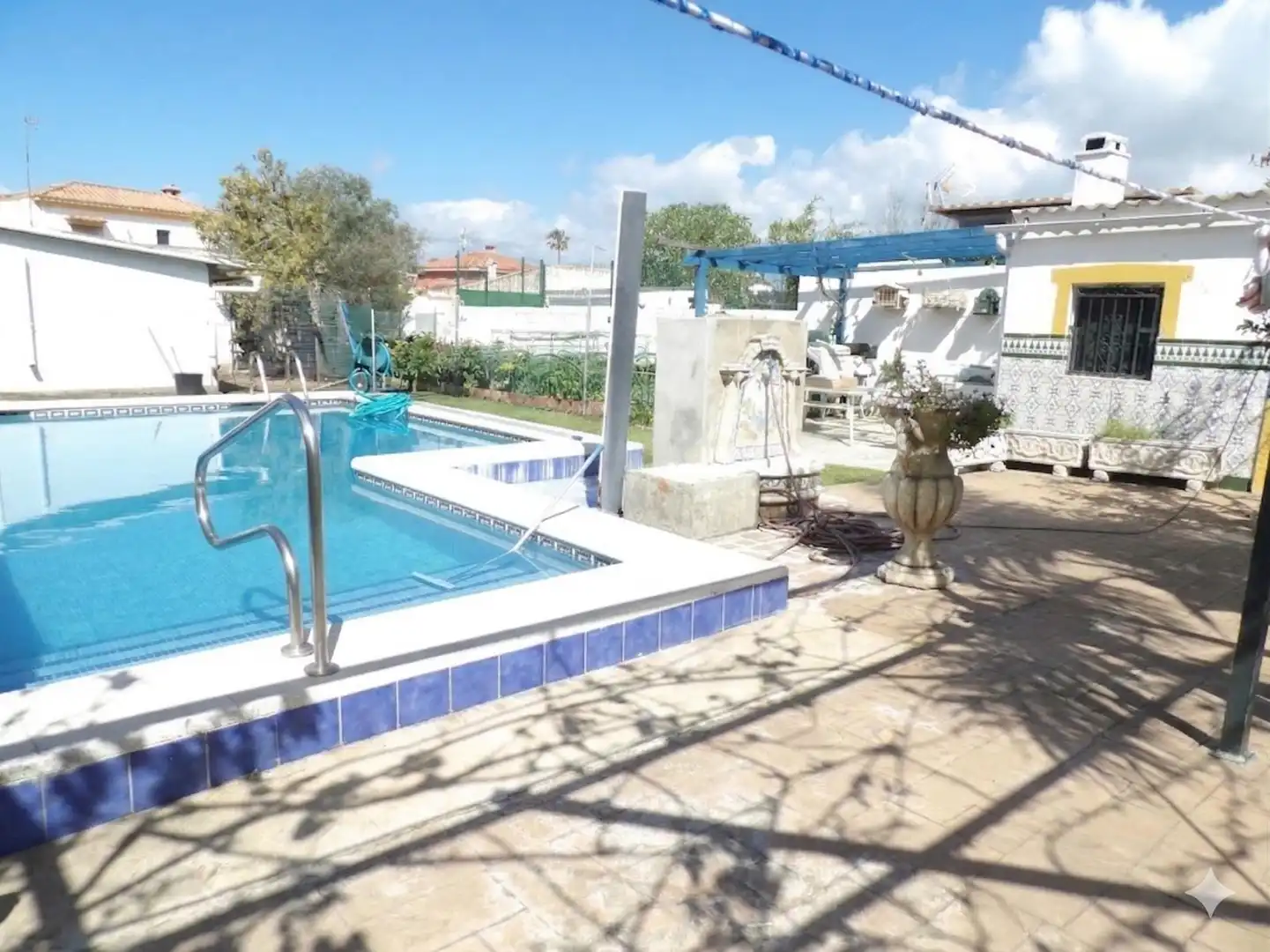 Swimming pool of Houses for sale in Algeciras  with Air Conditioner, Private garden and Storage room