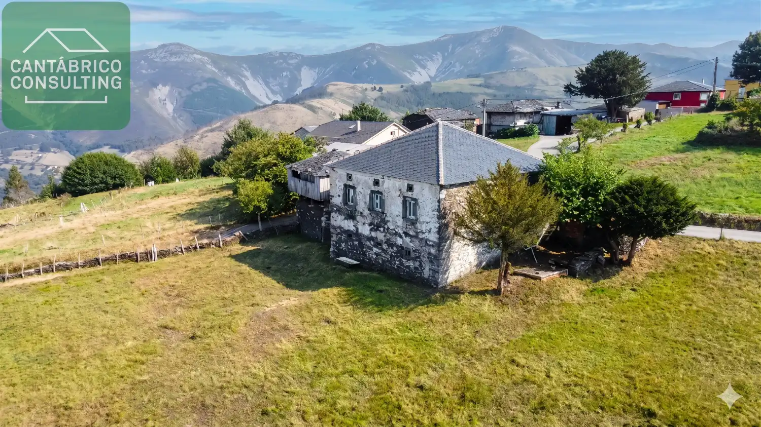 Vista exterior de Casa o xalet en venda en Villayón amb Moblat