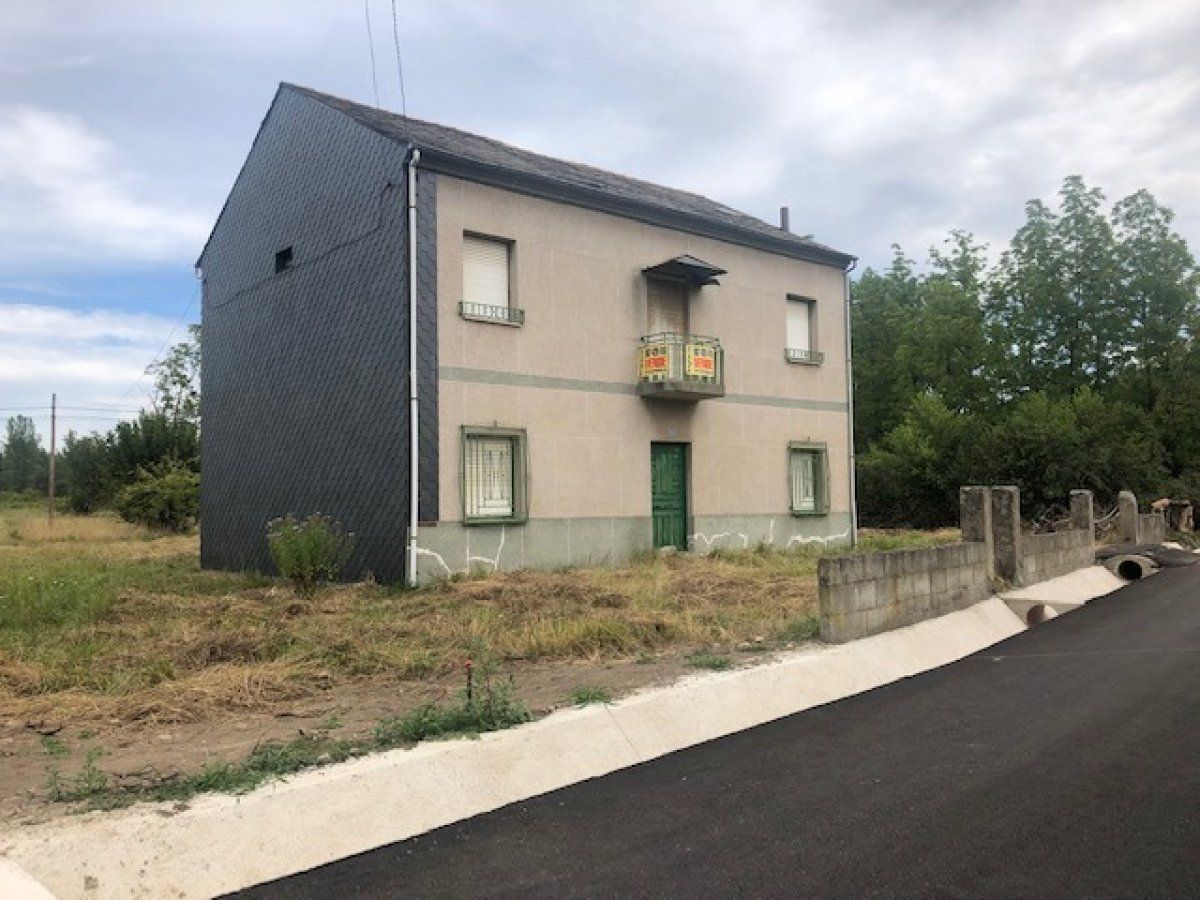Vista exterior de Casa o xalet en venda en Carracedelo amb Balcó