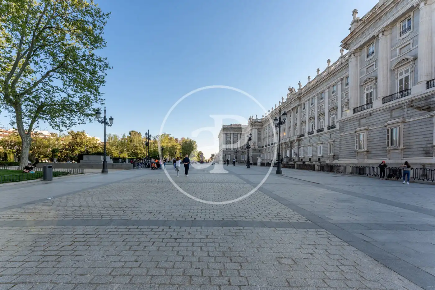 Flat for rent in C. de Moratín, Cortes - Huertas