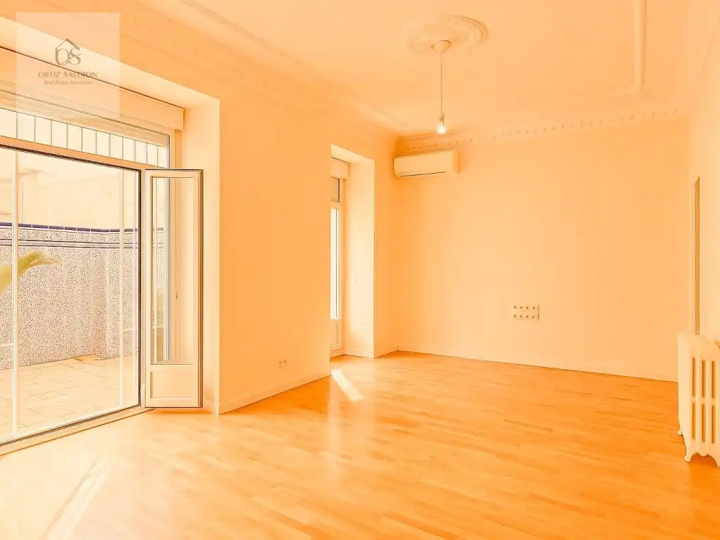 Sala d'estar de Pis en venda en Madrid