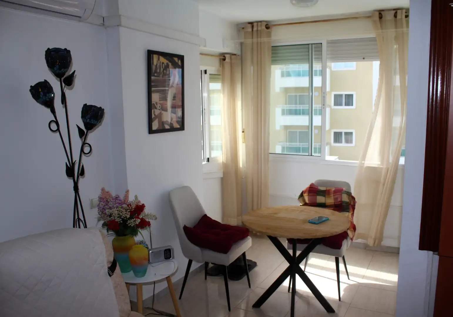 Sala de estar de Apartamento en venta en Roquetas de Mar con Terraza, Amueblado y Horno