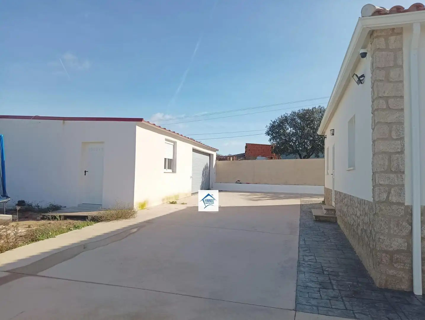Vista exterior de Casa o chalet en venta en Cáceres con Aire acondicionado, Piscina y Amueblado