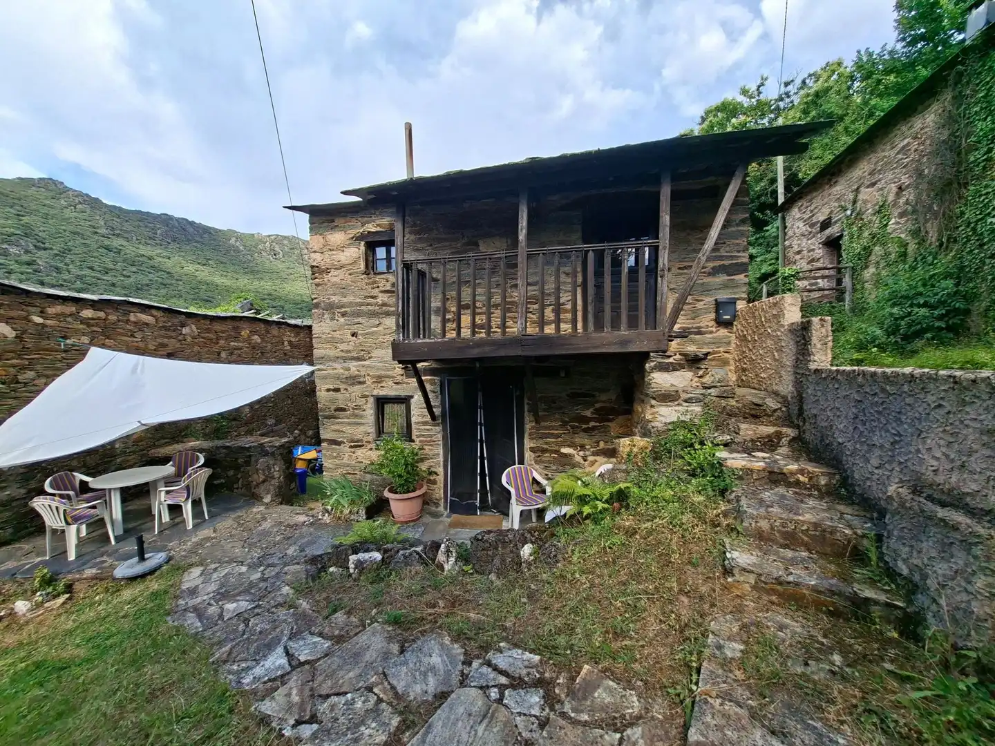 Vista exterior de Finca rústica en venda en Borrenes amb Terrassa i Balcó