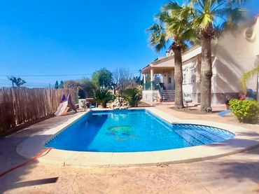 Chalet con piscina en venta en Villamontes - Boqueres