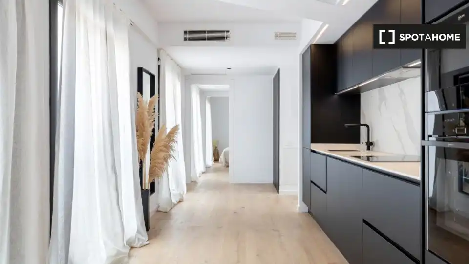 Flat with terrace to rent in Ciutat Vella, imagen 4