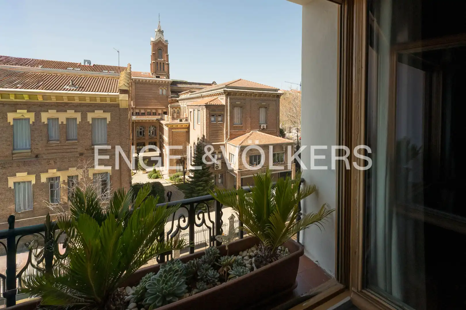 Vista exterior de Piso en venta en Madrid con Aire acondicionado, Calefacción y Parquet