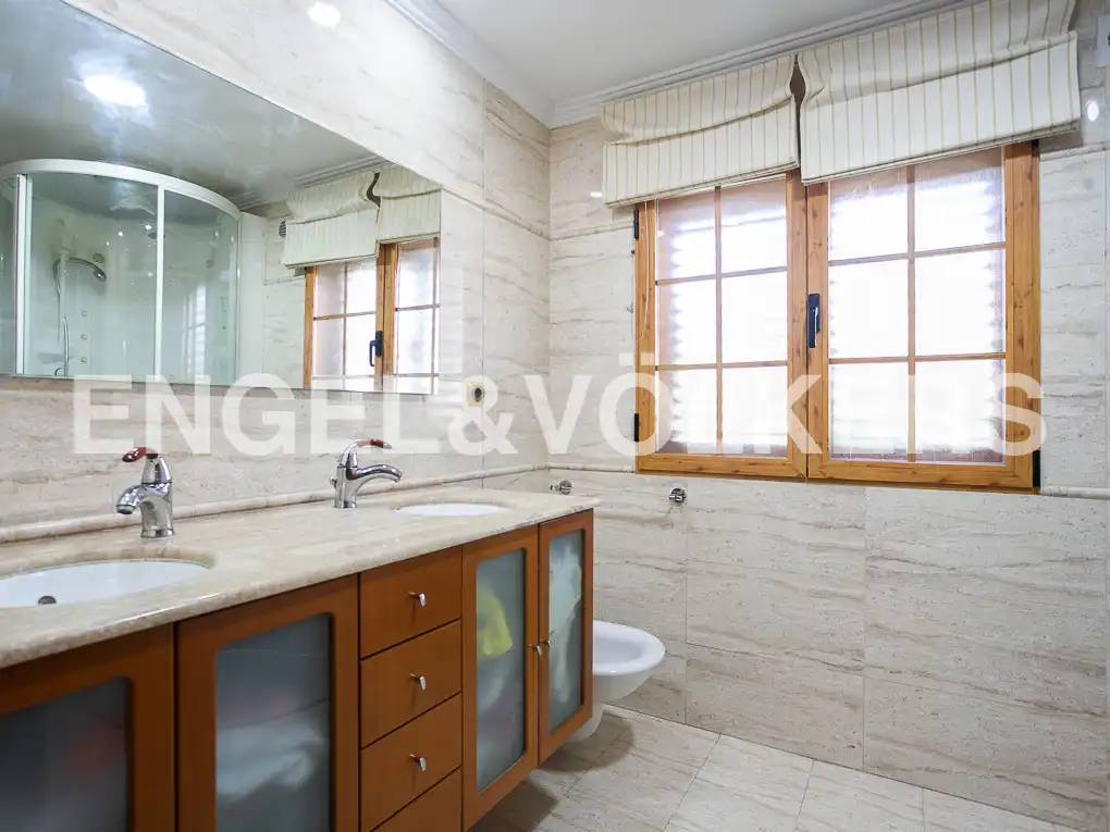 Baño de Casa o chalet en venta en Picanya con Aire acondicionado, Calefacción y Jardín privado
