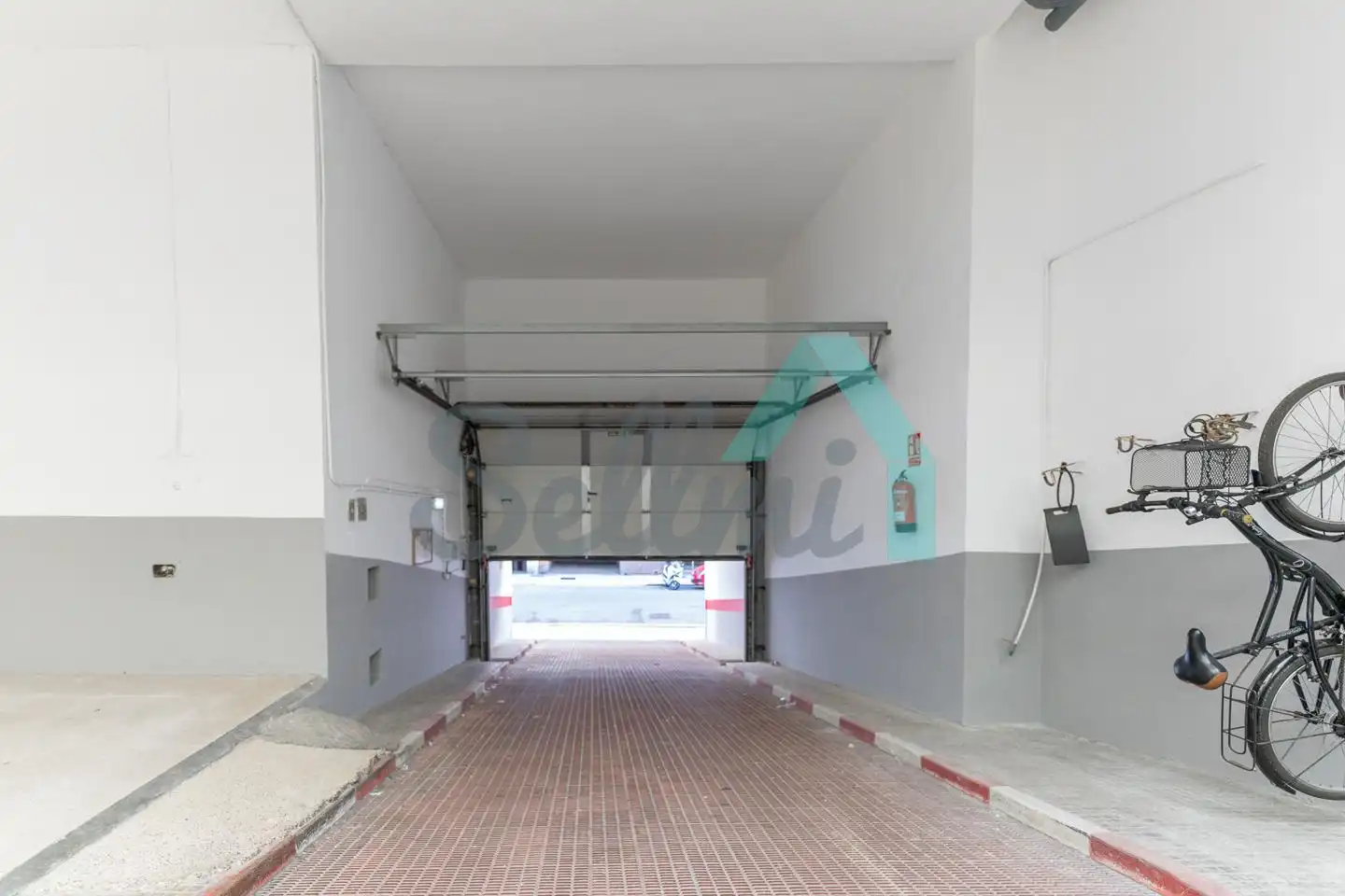 Parking de Piso de alquiler en Gijón  con Calefacción, Parquet y Amueblado