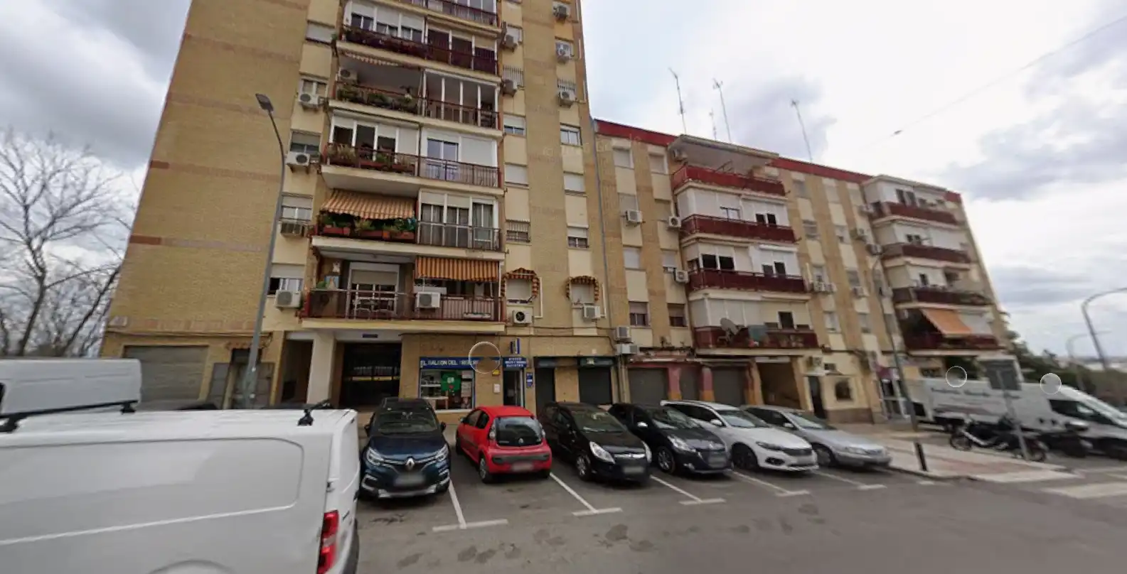 Pis en venda a JULIO CESAR, Balcón de Sevilla - Atalaya - La Uva - La Extremeña