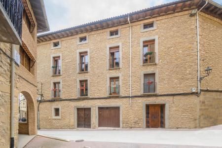 Vista exterior de Casa adosada en venda en Mendigorria amb Jardí privat i Moblat