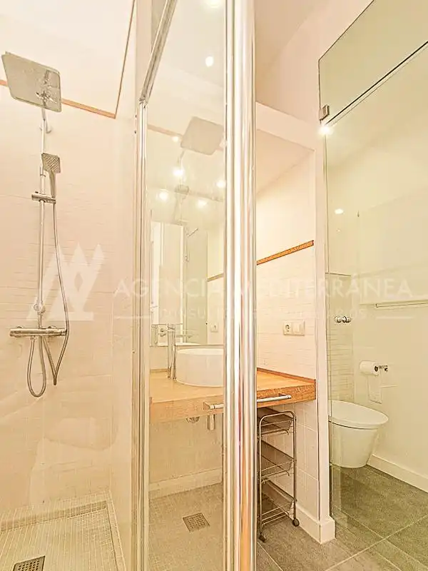 Baño de Piso de alquiler en Valencia con Aire acondicionado, Calefacción y Trastero