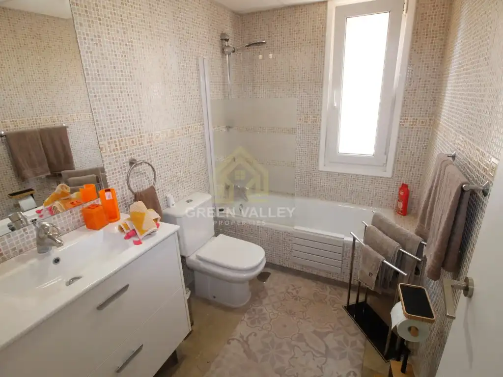 Bany de Casa adosada en venda en La Alcaidesa amb Aire condicionat, Calefacció i Jardí privat