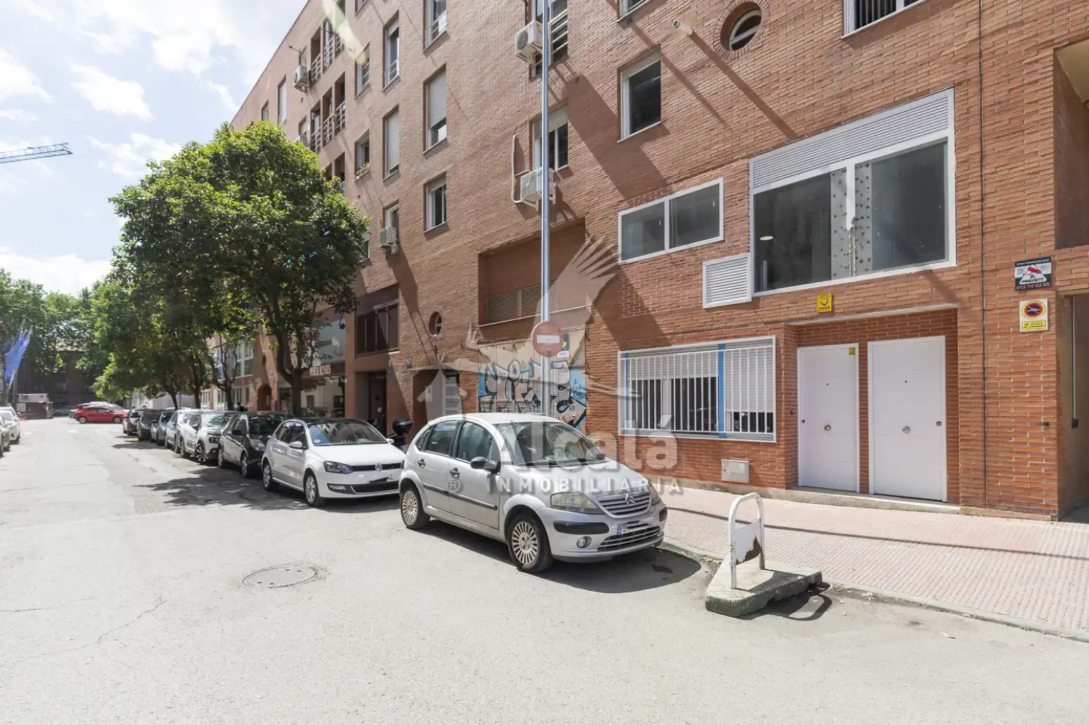 Vista exterior de Local en venta en Alcalá de Henares con Aire acondicionado