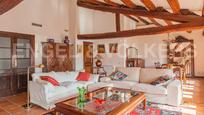 Sala d'estar de Casa o xalet en venda en Sant Cugat del Vallès amb Aire condicionat, Calefacció i Jardí privat