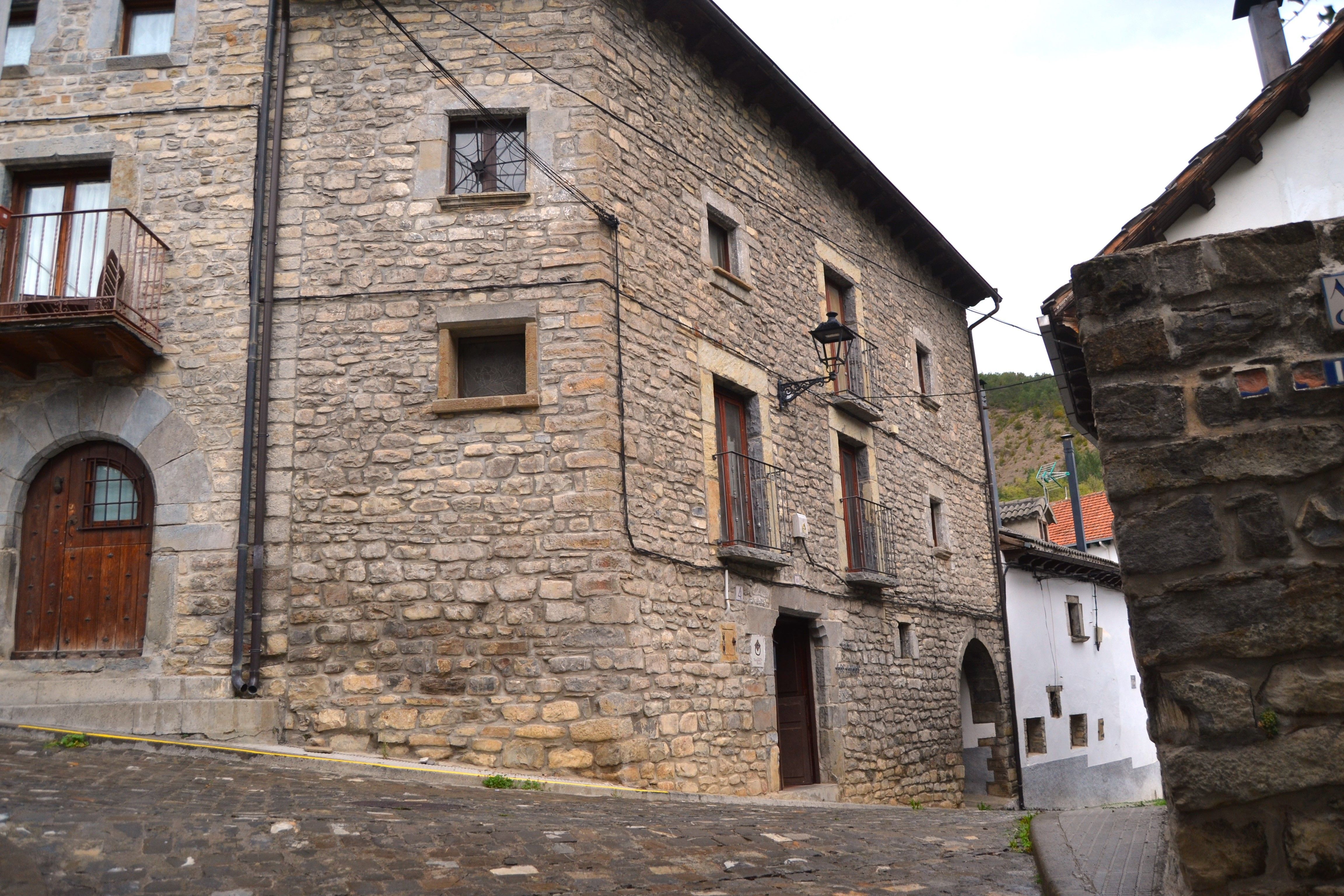 Vista exterior de Casa o xalet en venda en Borau amb Calefacció, Parquet i Traster