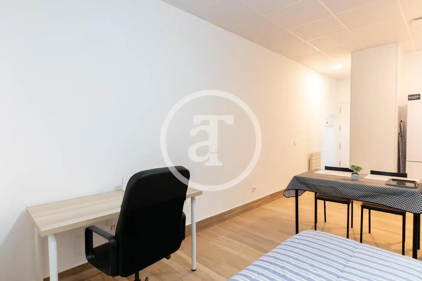 Habitación de Estudio de alquiler en Madrid con Calefacción, Amueblado y Horno