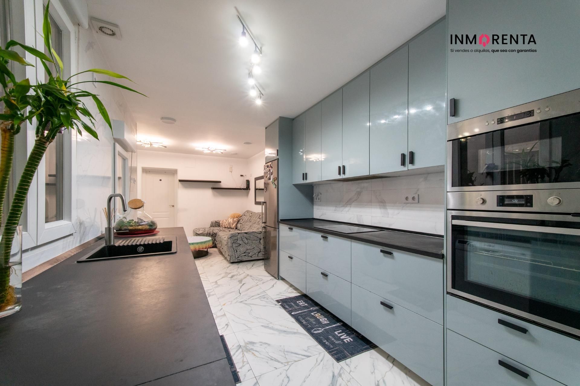 Kitchen of Flat for sale in  Madrid Capital  with Furnished and Jacuzzi