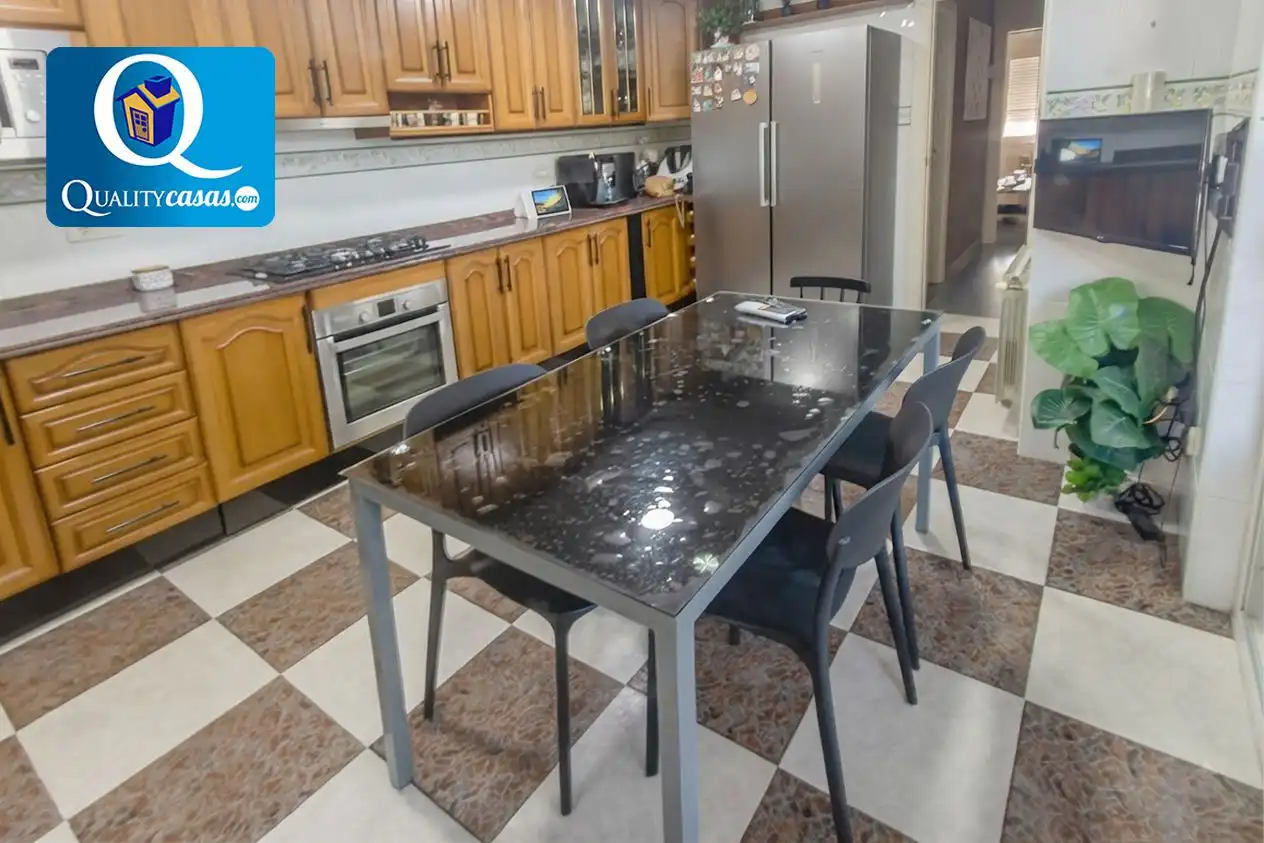 Chalet con piscina en venta en Garbinet - Vistahermosa, imagen 11