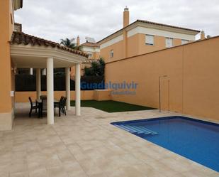 Casa o xalet de lloguer a Olivar de Quintos, Montequinto