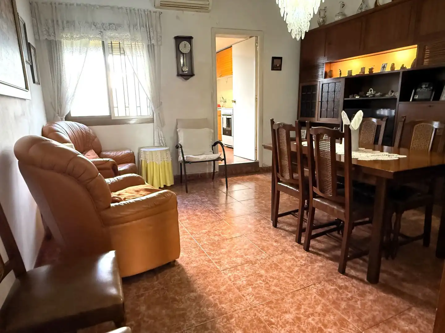 Sala d'estar de Casa o xalet en venda en Sant Boi de Llobregat amb Aire condicionat, Terrassa i Traster